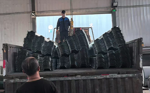 闭口楼承板耐火时限实测：大跨度怎样选刚察楼承板